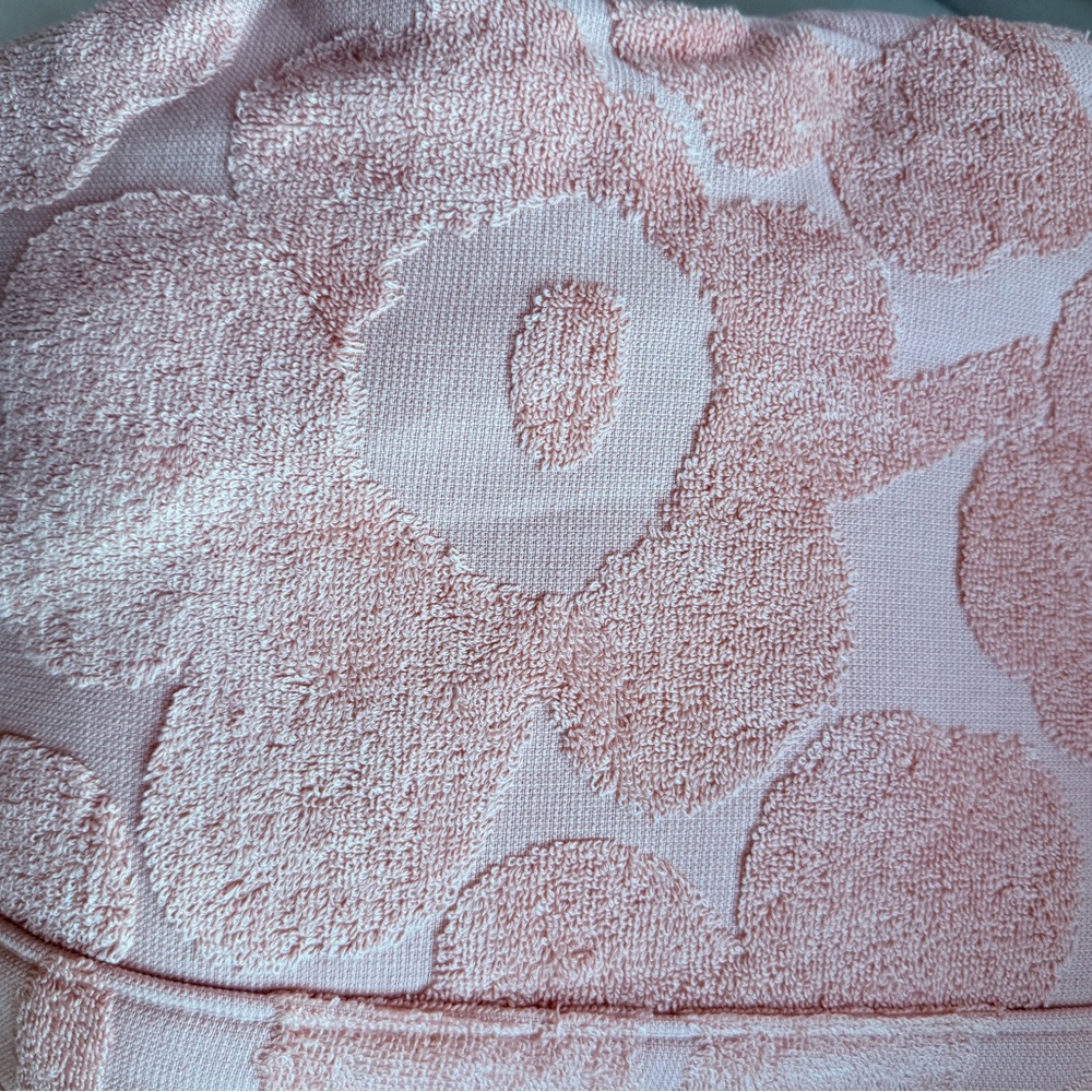 Marimekko Pieni Unikko Powder Pink Textured Bathrobe - Picture 3 of 5